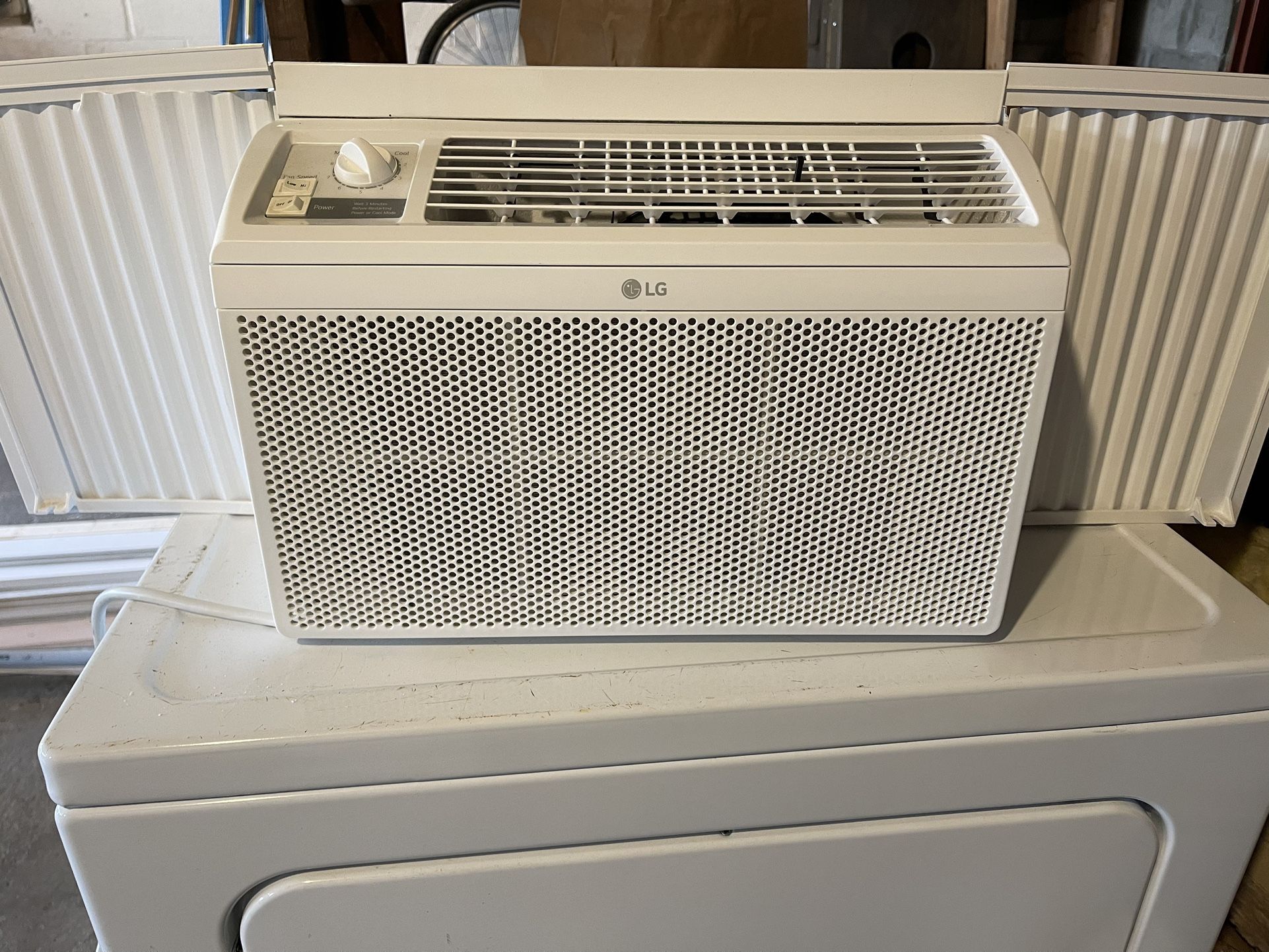 LG Window-mounted Air Conditioner