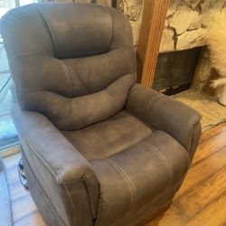 Brown Shade Remote  Reclining Chair 