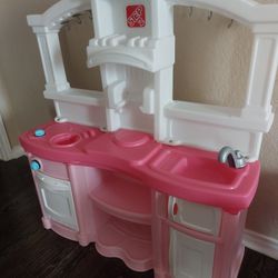 PLAY KITCHEN 