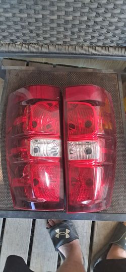 09 suburban taillight