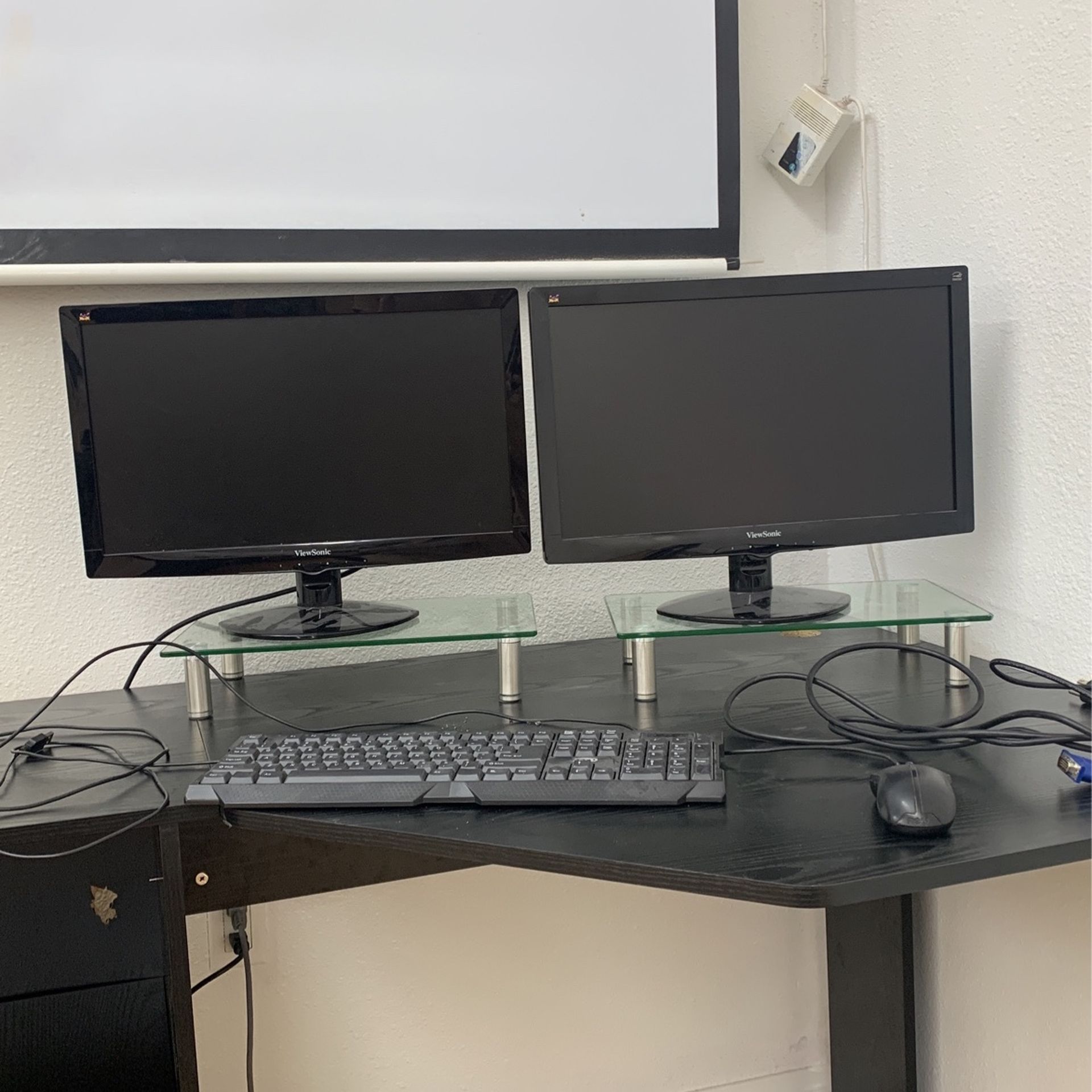Computer Displays With Mouse And Keyboard