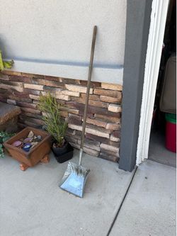 German style dustpan