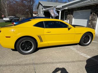 Chevy2010 bumblebee yellow and- black Camaro