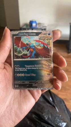 Roaring moon Pokémon card