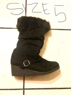 Girl’s boots size on picture $5 each