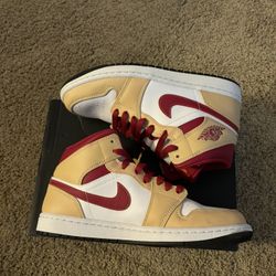 Jordan 1 Mid 