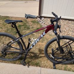 Trek - Marlin 6 (MNT bike)