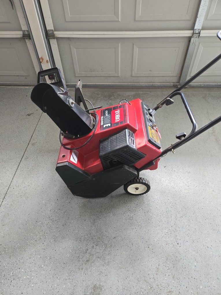 TORO 5.0 HP snowblower With Electric Start