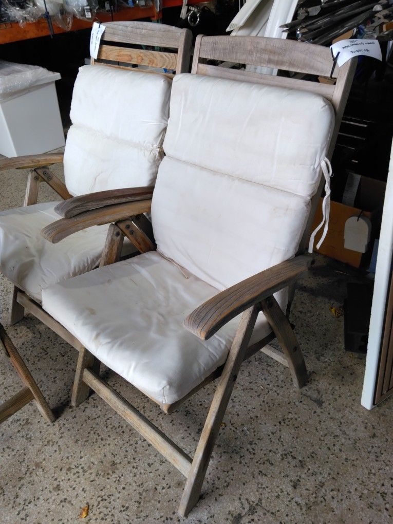 RO8611-084 Folding Teak Chair With Cushions 