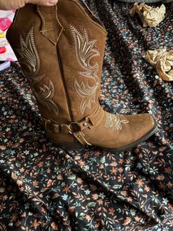 Women cowgirl boots