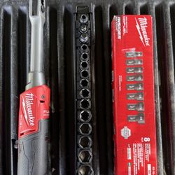 Milwaukee M12 FUEL INSIDER 1/4” - 3/8” Extended Reach Box Ratchet Metric + SAE Sockets BRAND NEW