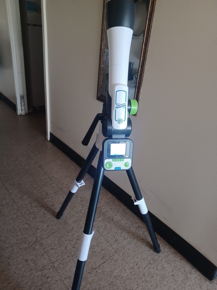 LEAP FROG MAGIC ADVENTURE TELESCOPE, STILL EXCELLENT CONDITION ONLY PICK UP