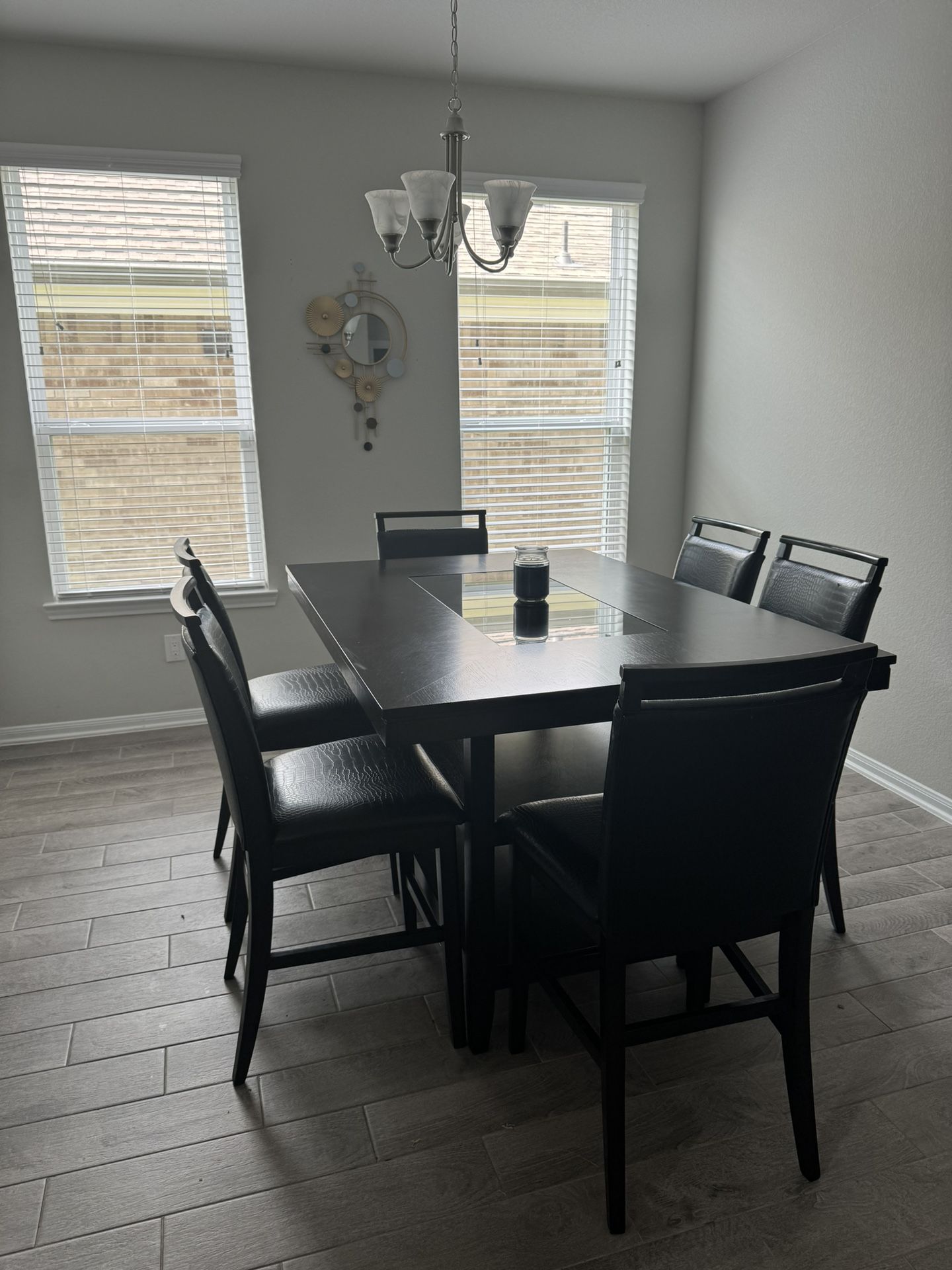 Dinning room Table + 6 chairs  
