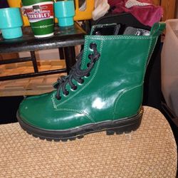 Women's Soda Green Boots Size 6.5 New