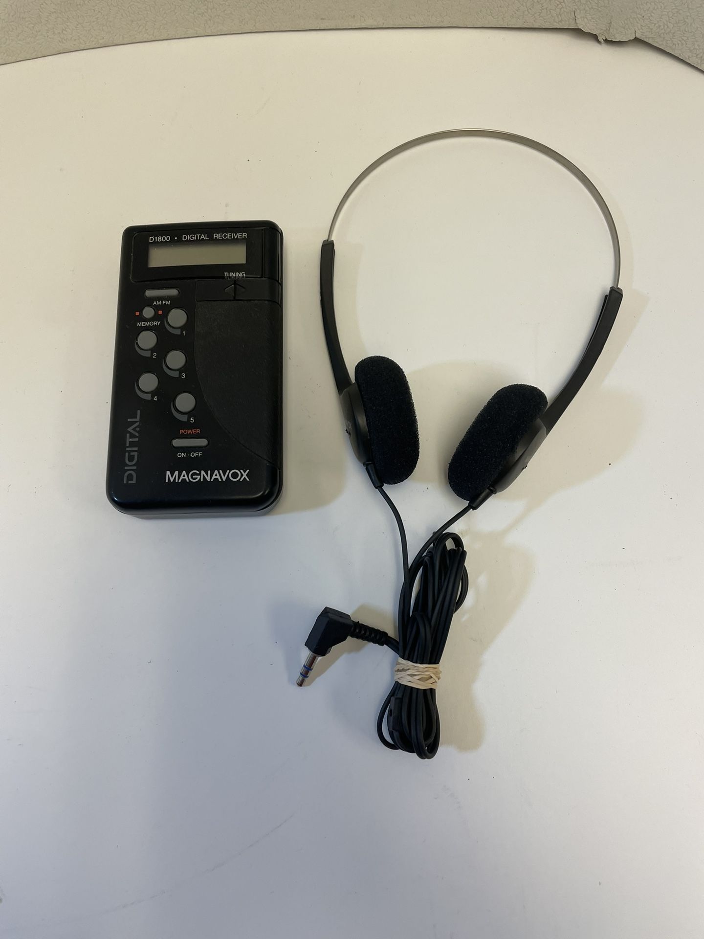 Magnavox D1800/17 2-Band Digital Receiver Portable Pocket AM/FM Radio Headphones