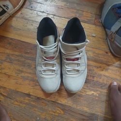 Air Jordan 11 Retro Platinum Tint 