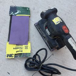 Black+Decker Palm Sander with Sandpaper
