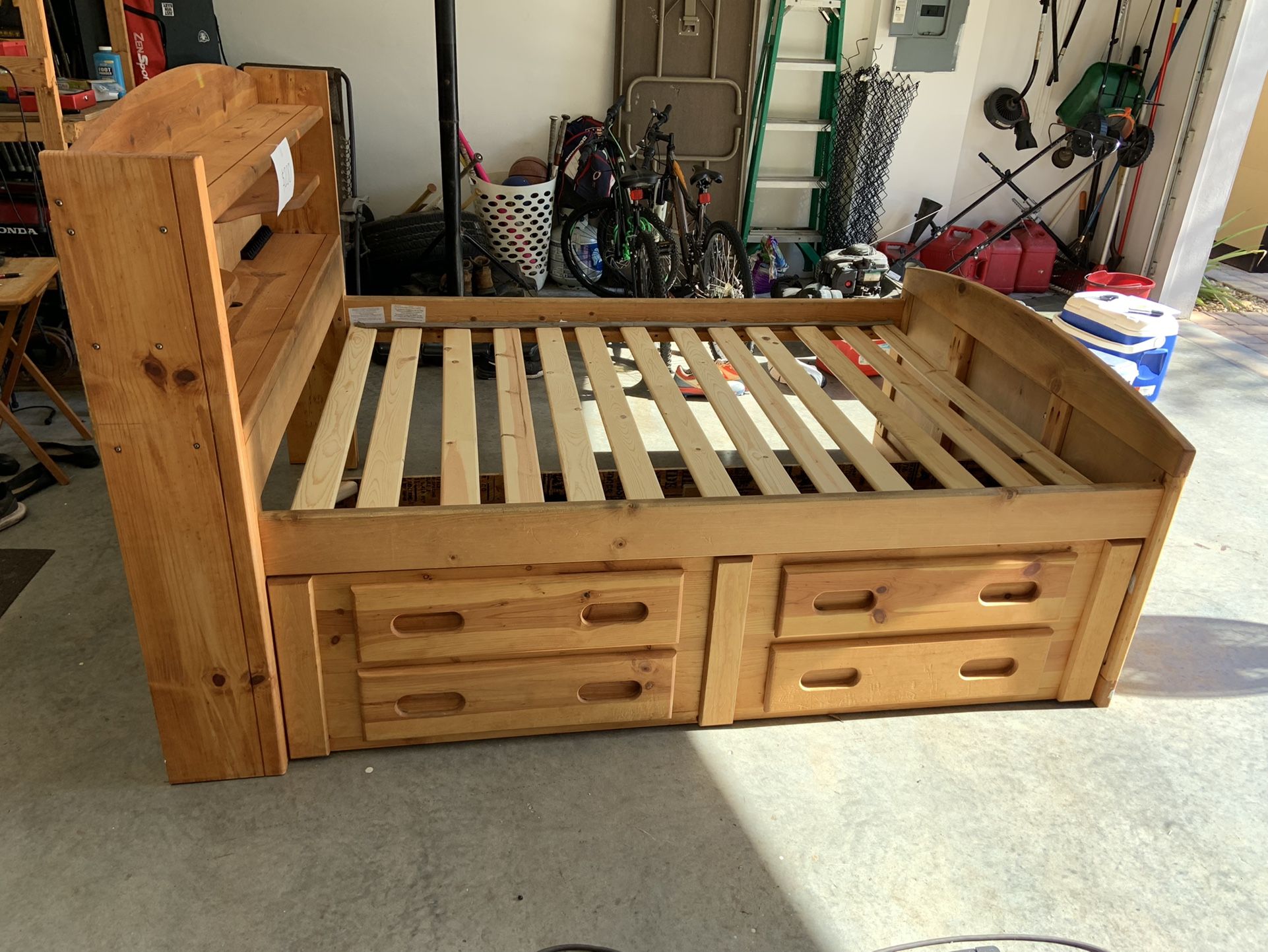 Captain’s Bed Full W/drawers And Storage