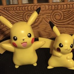 2 Pokémon Pikachu Toy Figures