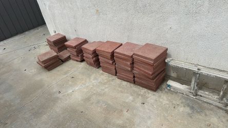 60 1‘ x 1‘ concrete walking stones