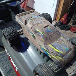 2WD RC CAR, 2 BATTERYS, CHARGER, CONTROLLER 