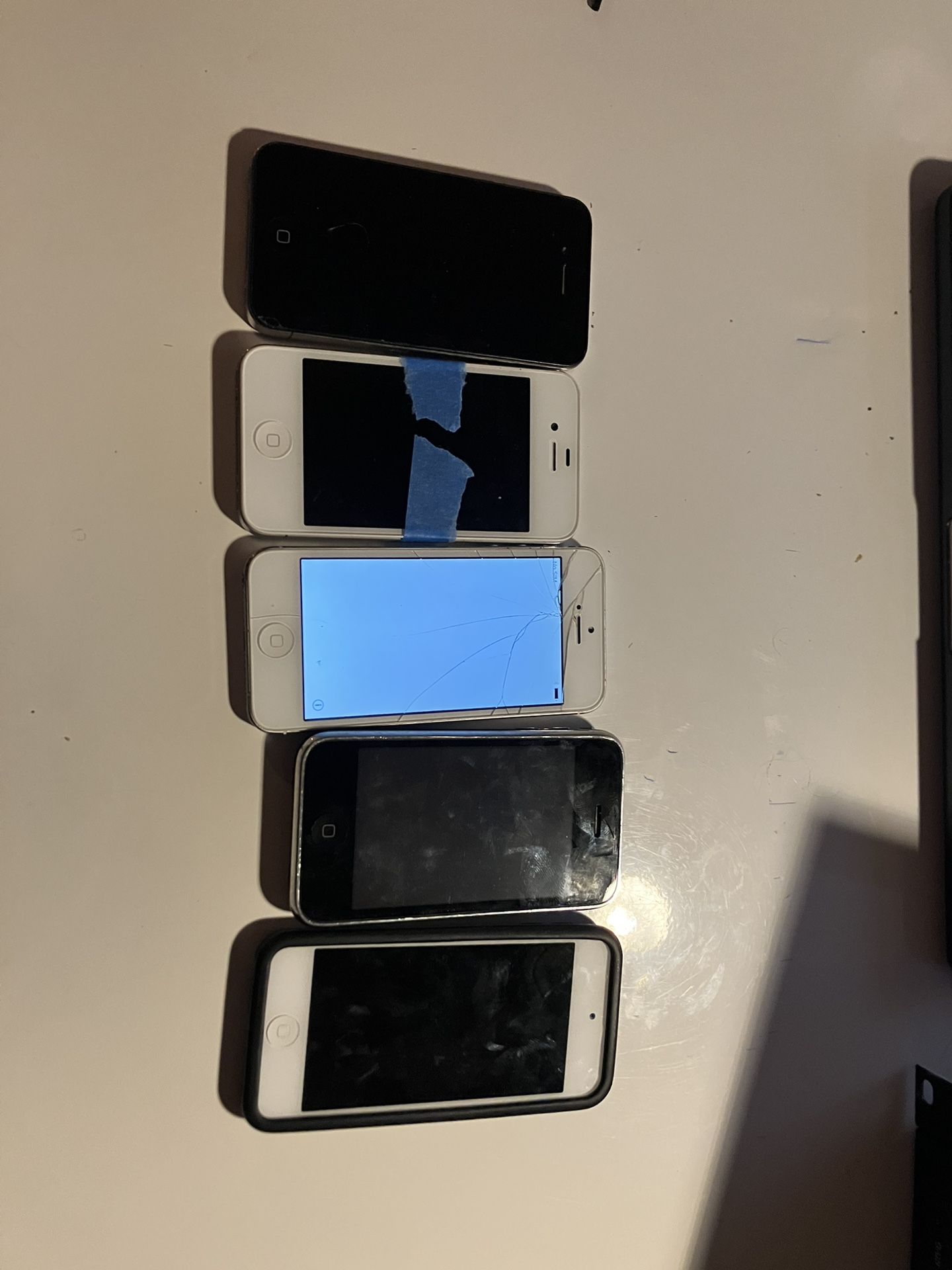 Older IPhone/IPod Lot 