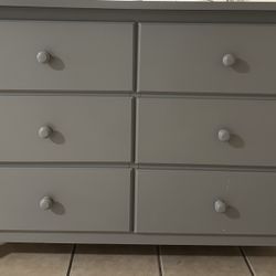 Gray 6-Drawer Dresser / Storage Chest