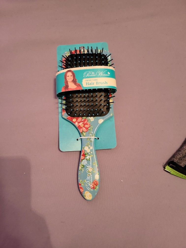 Pioneer Woman Hair Brush