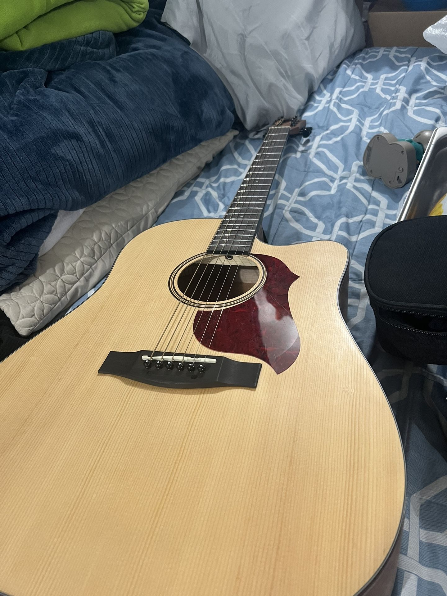 Donner 6 String Guitar