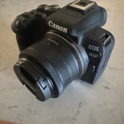 Canon EOS R10 Mirrorless Camera With 18-45mm Lens 