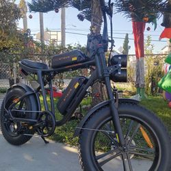 $900  new electric bike 2 battery 