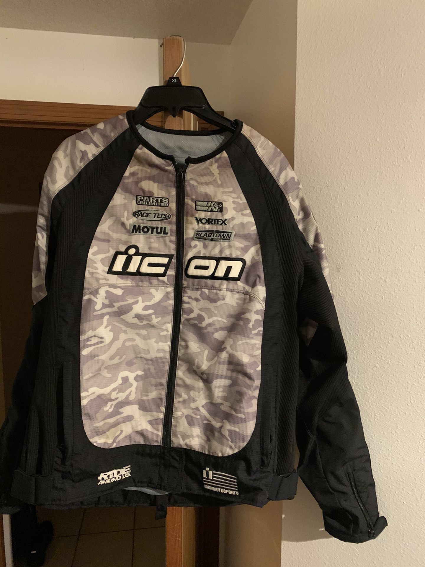 Icon women’s motorcycle jacket size XXL