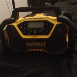 DeWalt Bluetooth Speaker With Charger And Heavy Duty 6 Flex Volt Battery Pack