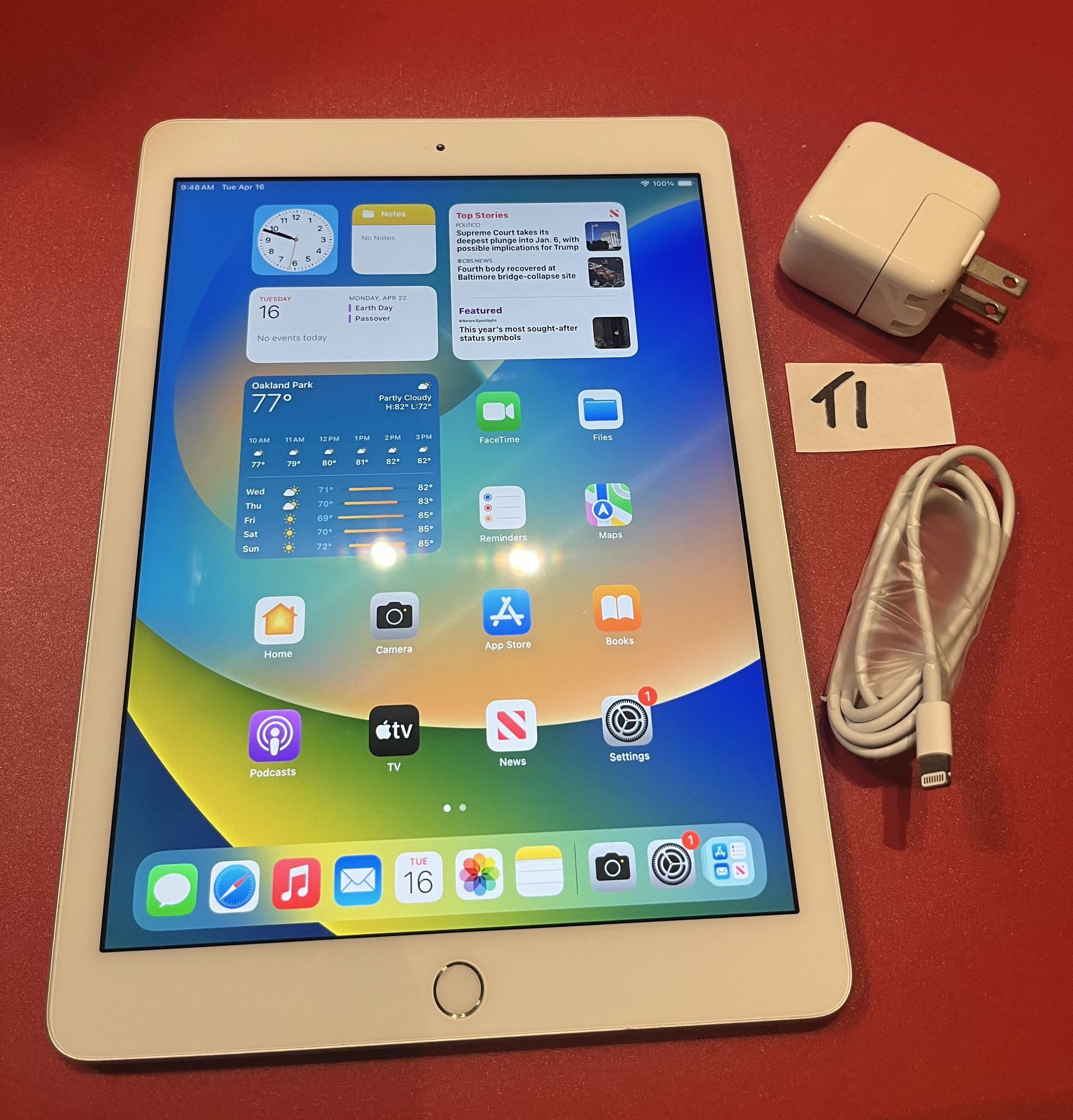 Apple iPad 6th Gen 32GB WiFi + Cellular unlocked 9.7” -White  