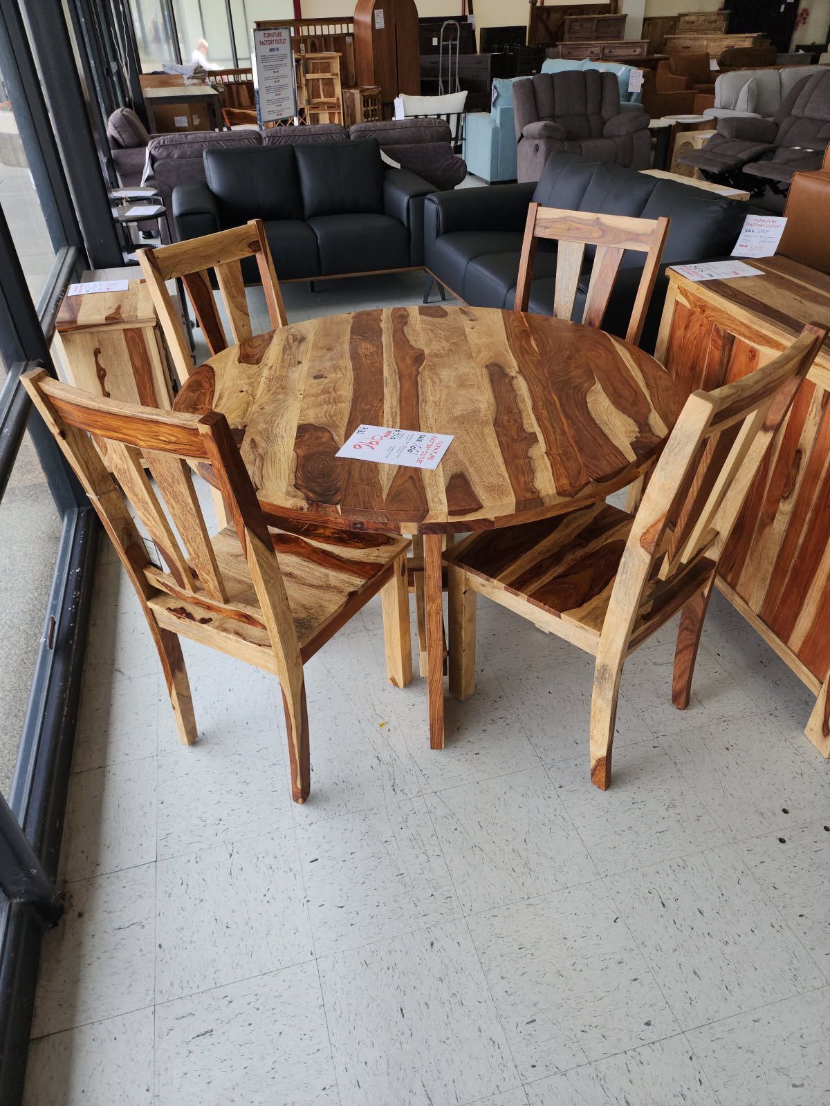 Kalispell Round Dining Table