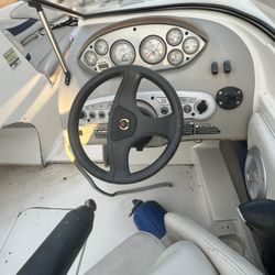 2005 Maxum Boat 