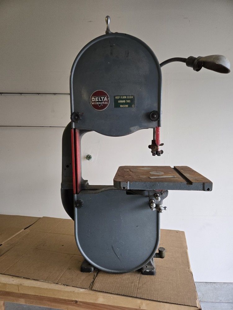 Vintage Delta Wood/Metal Bandsaw