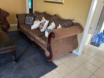DINING TABLE AND COUCHES FOR 150$