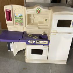 Toddler kitchen set