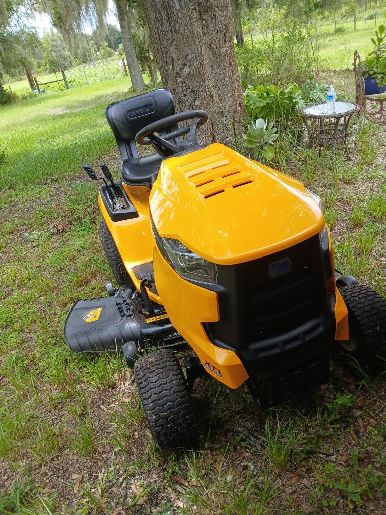 Cub Cadet Riding Lawn Mower 46" Deck