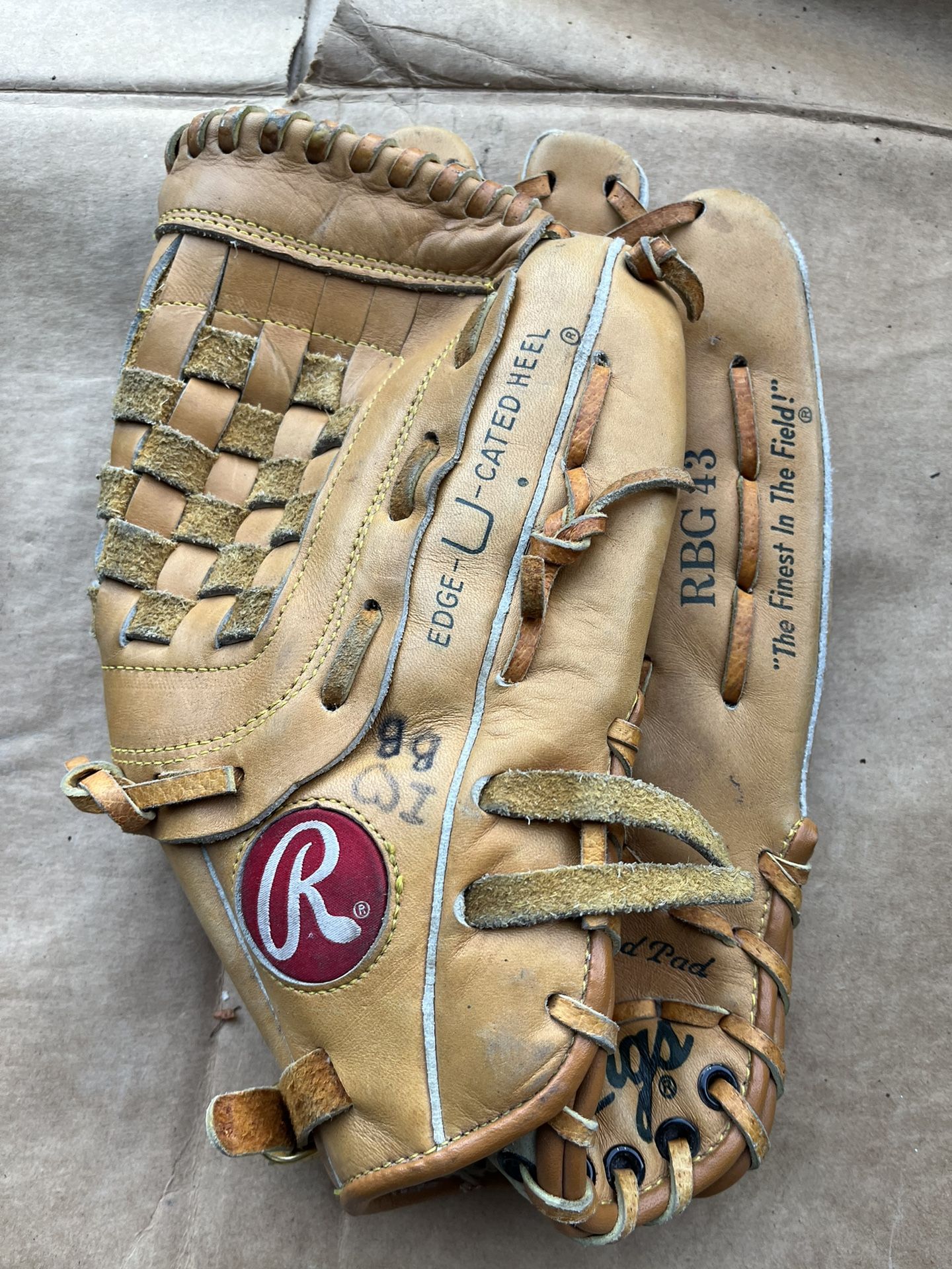 Baseball glove in Des Moines