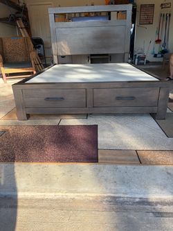 Queens size bed