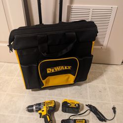 Brand New Never Used DeWalt 20v Max XR Hammer Drill 5ah Battery And Charger With Large Rolling Tool Bag