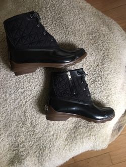 SPERRY SYREN QUILTED BOOT.  LACED UP. USED TWICE SIZE 9M.  