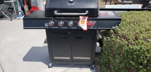 Dyna-Glo 5-Burner Propane Gas Grill in Matte Black with SearPlus Sear Burner  and Smoker Box for Sale in North Las Vegas, NV - OfferUp