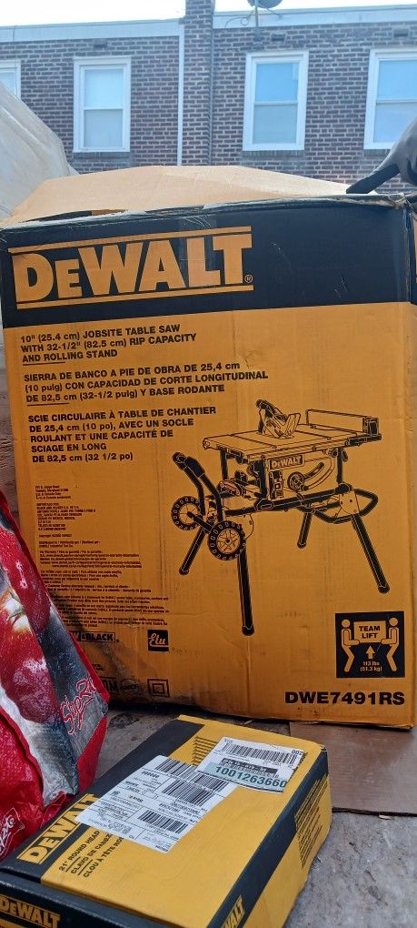 DEWALT TABLE SAW NEVER USED