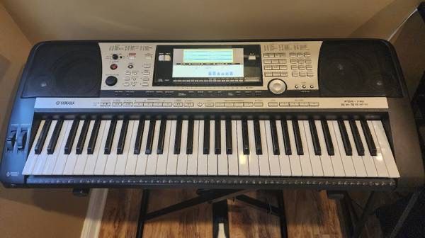 Yamaha PSR-740 Arranger Keyboard