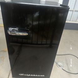 Frigidaire 3.2 Cu Ft Mini Fridge