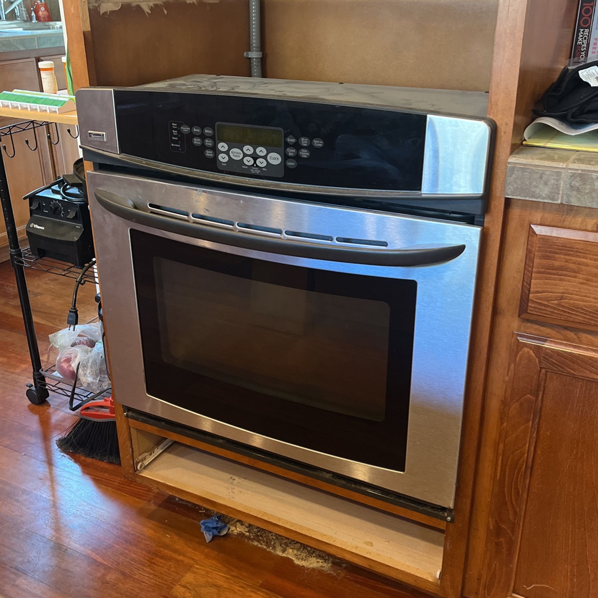 (Pending Pickup) Kenmore Elite Electric Wall Oven for Sale in Puyallup