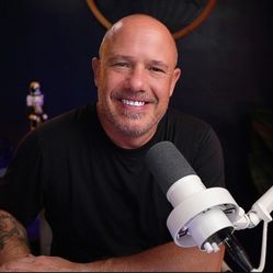 Full YouTube / Podcast / Creator Kit – Sony A6400 + Sigma 16mm + Pro Audio & Lights